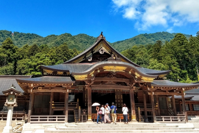 弥彦神社